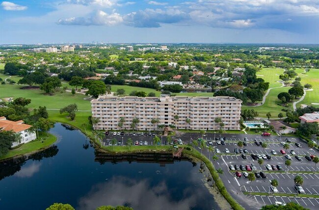 Building Photo - 250 Jacaranda Dr