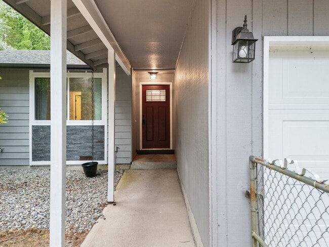 Building Photo - Rambler in Port Orchard with Fenced Yard