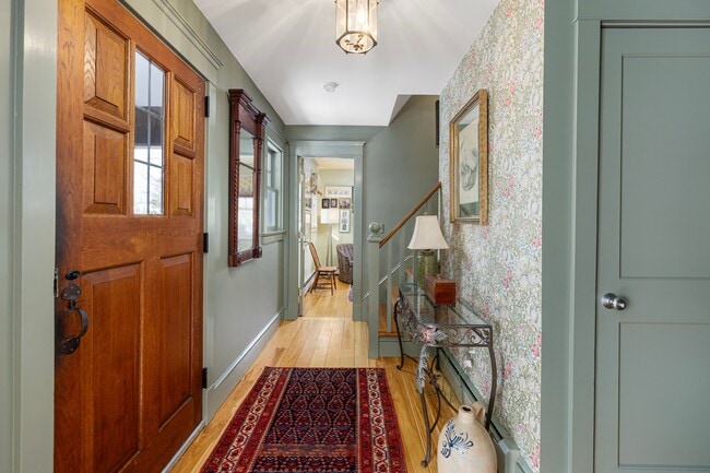 Building Photo - 68 Sachuest Way