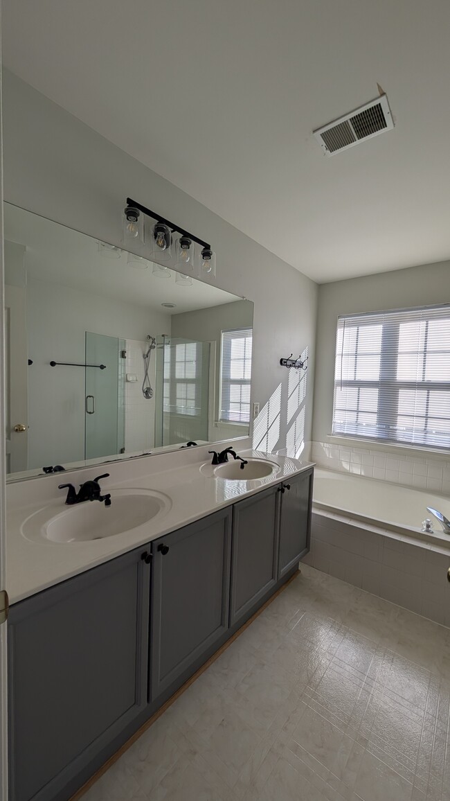 Master Bathroom - 5115 Higgins Dr