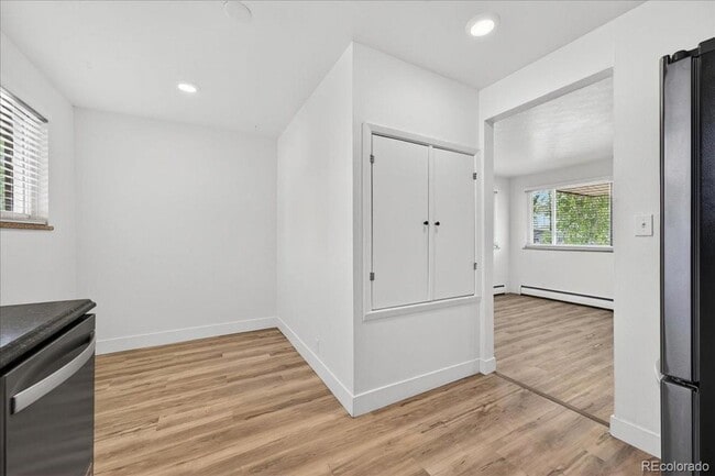 Building Photo - 9050 N Elm Ct