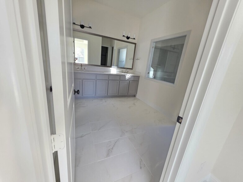 Building Photo - 4512 Hammerstein Blvd