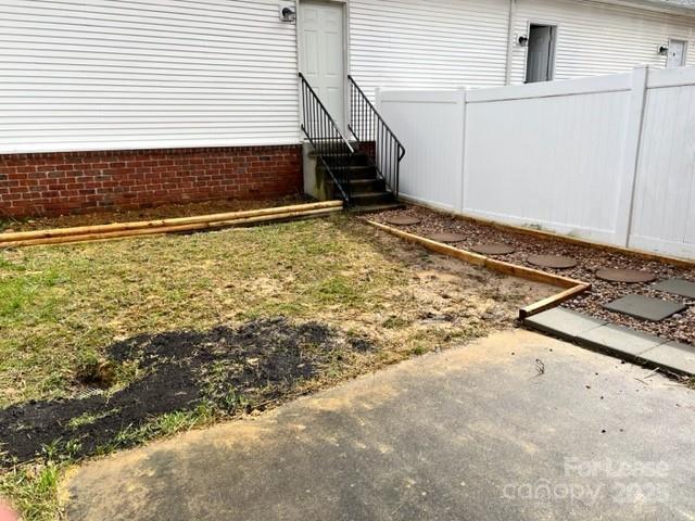 Building Photo - 630 Old Meeting Way