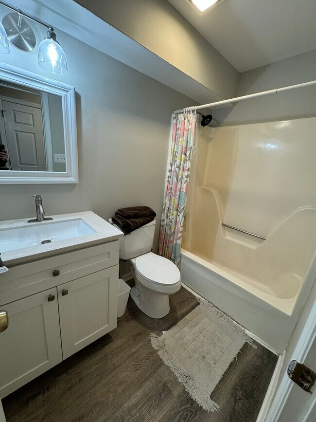 Building Photo - PETS CONDITIONAL + FURNISHED OPTION - Cute Sleepy Hollow Flats-Style Condo!