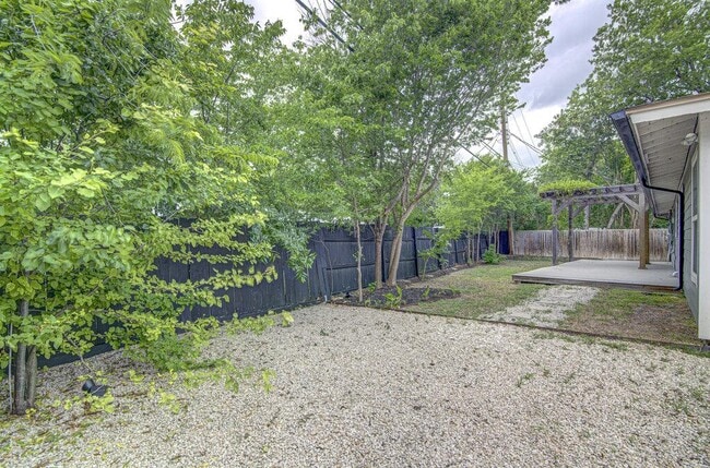 Building Photo - 1311 Westmoor Dr
