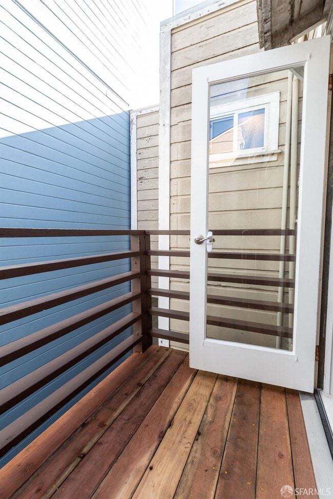 Building Photo - 2555 Sacramento St