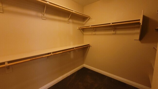 Building Photo - SW BEAUTY!!!   215/RUSSELL AREA