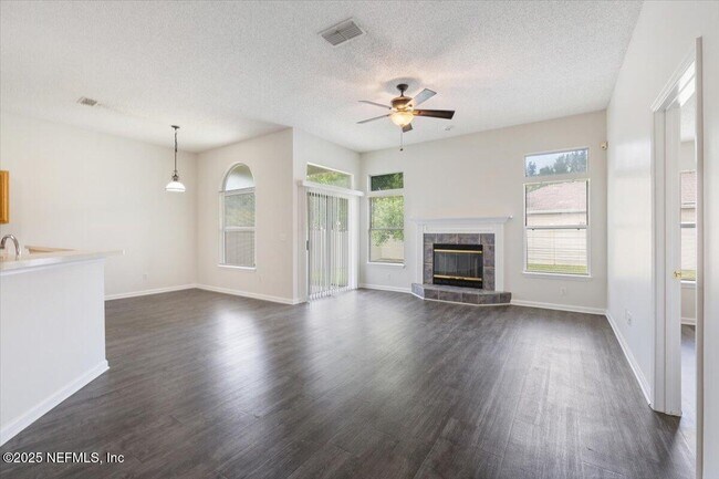 Building Photo - 700 Scarlet View Ct