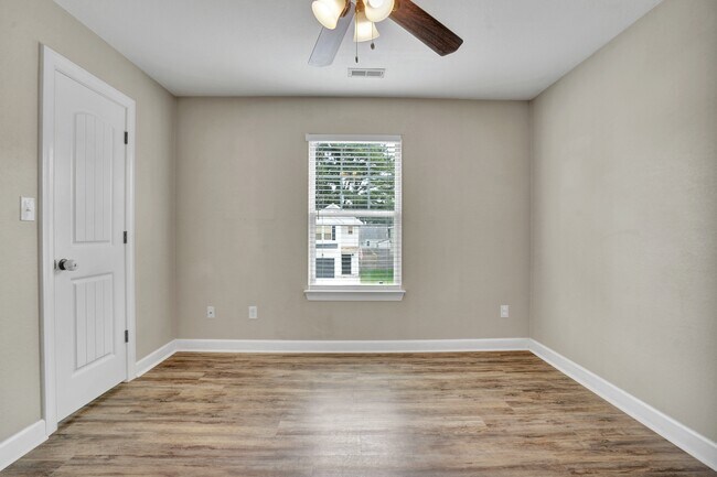 Building Photo - 211 Thalia Rd