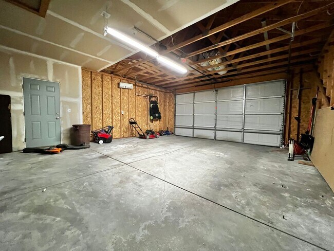 Building Photo - Charming 3-Bedroom Windsor Home: Comfort, Style, and Convenience Await!