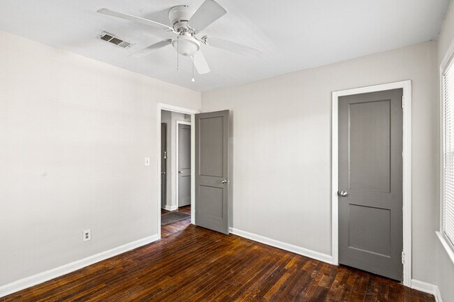 Building Photo - 1850 Hillsdale Dr