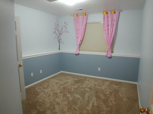 Building Photo - House For Lease