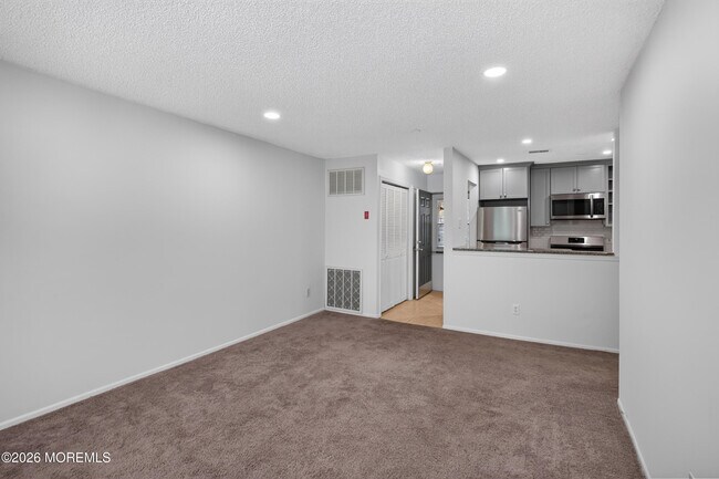 Building Photo - 92 Des Moines Ct