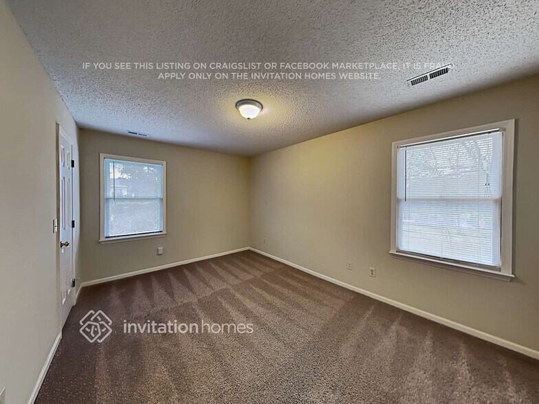 Building Photo - 2620 Woodcrest Dr SW