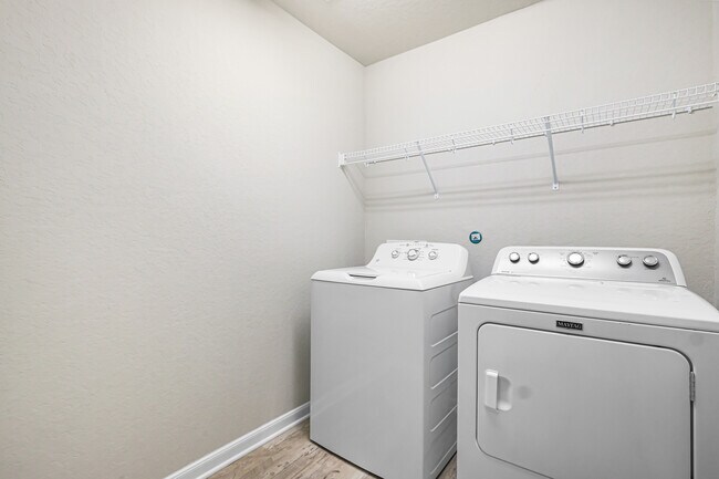 Building Photo - 7039 Diamond Vly