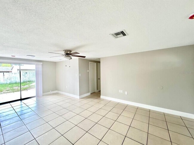 Building Photo - 3323 Fairmount Dr