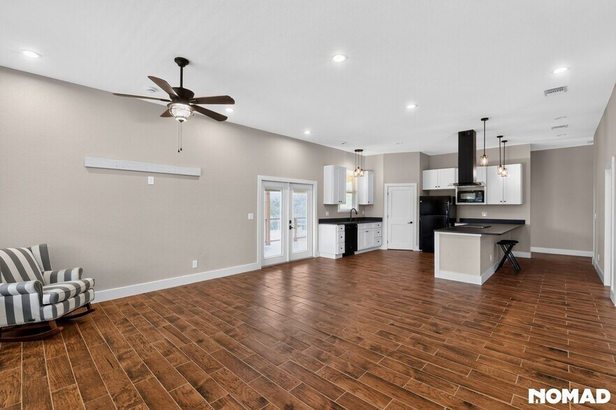 Building Photo - 1130 Circle Acres