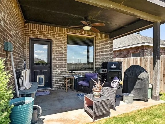 Building Photo - Comfy 3 Bed/2 Bath Midland Home with all appliances, backyard, attached garage, 6 min to grocery ...