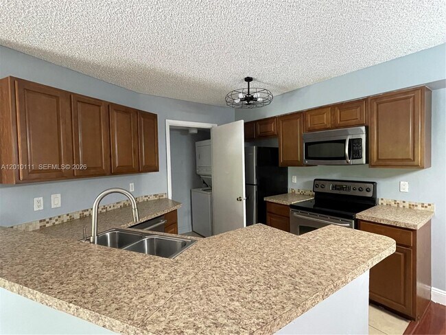Building Photo - 9999 Summerbreeze Dr