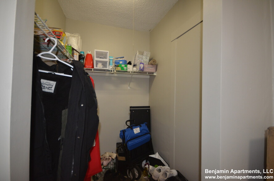 Building Photo - 11 Barrows St