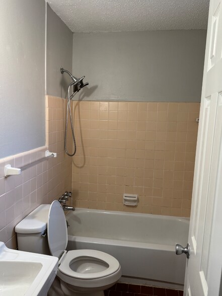 Building Photo - 276 White Bridge Pike