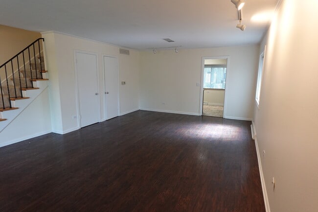 Building Photo - 419 Greenleaf Ave