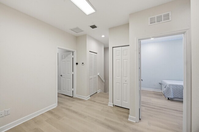 Building Photo - 10415 Wellington Parc Dr