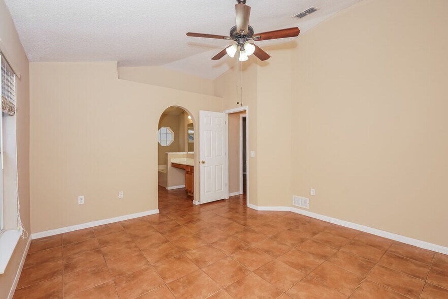 Building Photo - 3525 Stonefield Dr