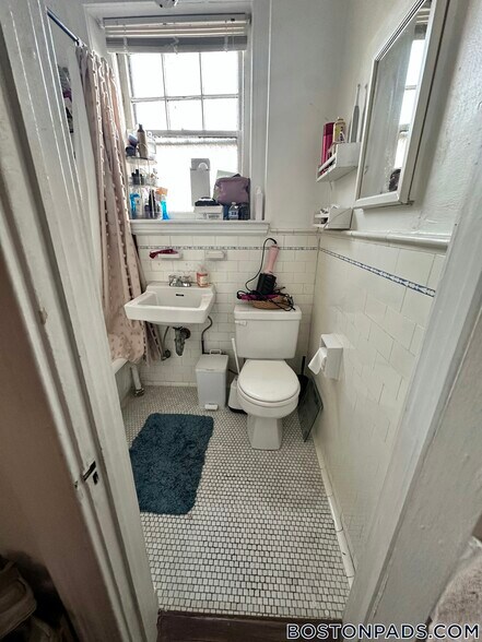 Building Photo - 9 James St