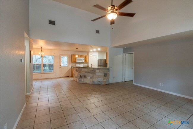 Building Photo - 1015 Twin Deer Ln