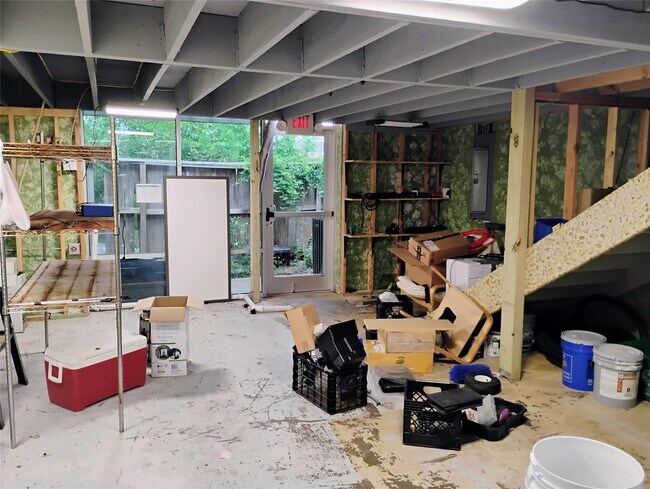 Building Photo - 9788 Clarewood Dr