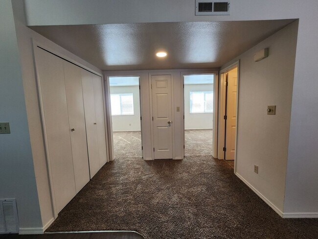 Building Photo - 6655 Dublin Loop W