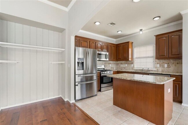 Building Photo - Glenpool Beauty!  3 Bedroom, 2 Bath Home