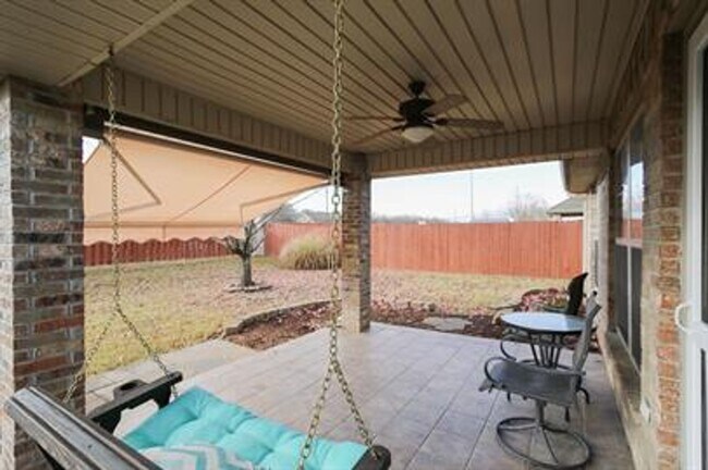 Building Photo - Gorgeous home in Bentonville!