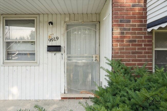 Building Photo - 3 bedroom - 1.5 bath - bungalow - $1250