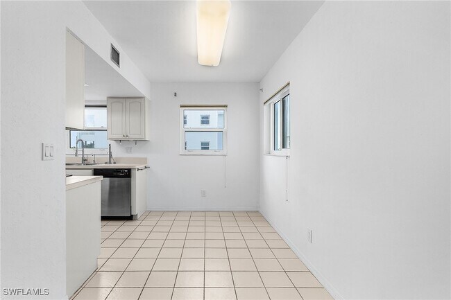 Building Photo - 4531 Bay Beach Ln