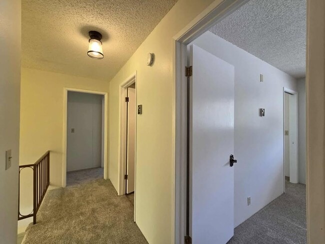 Building Photo - HUGE Number 2 Canyon ~ ~ 4 bedroom, 3 bath...
