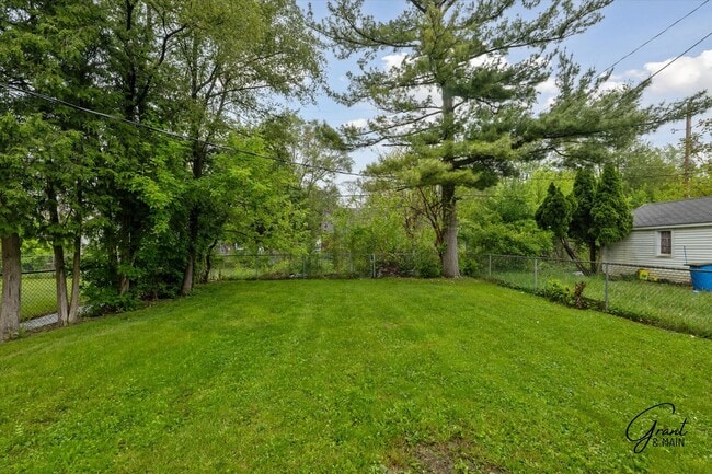 Building Photo - $1300 3 bedroom bungalow