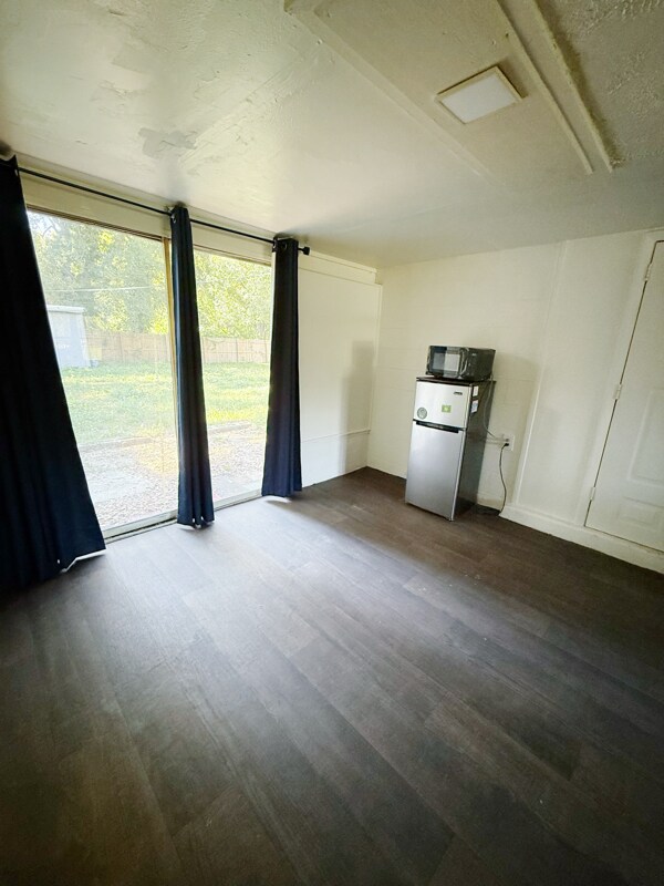 Building Photo - 9604 4th Ave