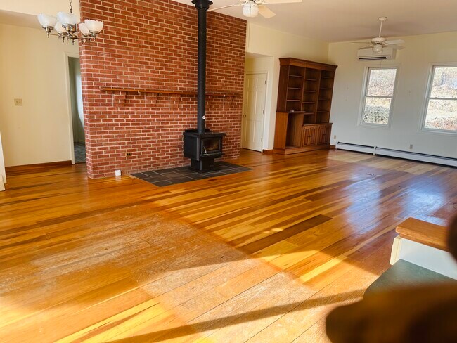 Building Photo - 1510 Graham Rd