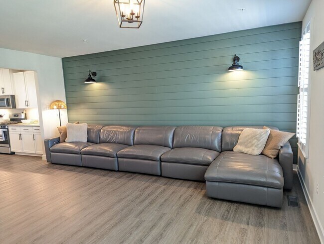Building Photo - Gorgeous Newer Construction Home (2022) in...