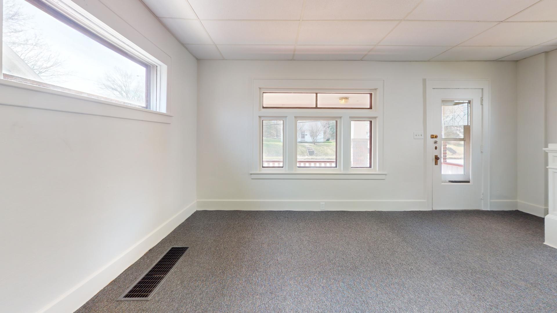 Building Photo - 109 W Ely St
