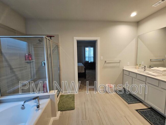 Building Photo - 5639 Silverleaf Oak Ln