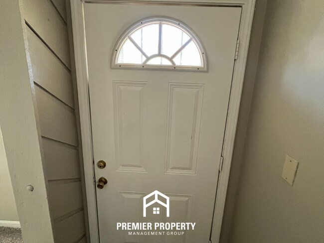 Building Photo - 4847 Daphne Rd