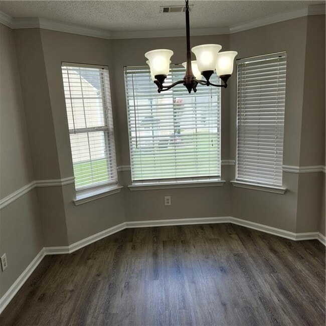 Building Photo - 222 Summer Hill Cir