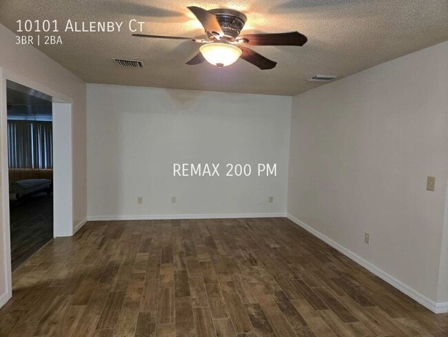Building Photo - 10101 Allenby Ct