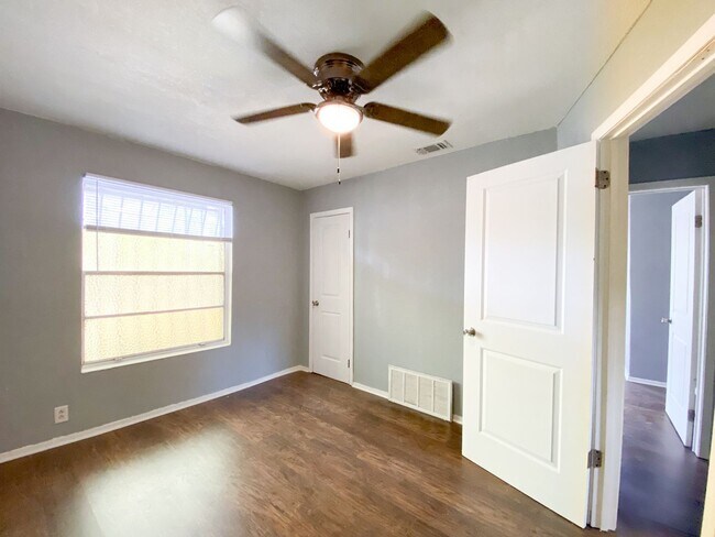 Building Photo - UNIVERSITY PARK