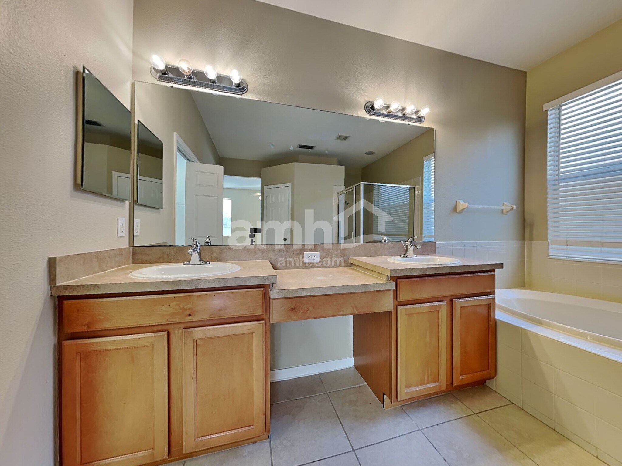 Building Photo - 8807 Sandy Plains Dr