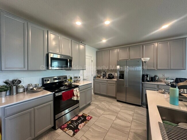 Building Photo - 373 Pineywoods St