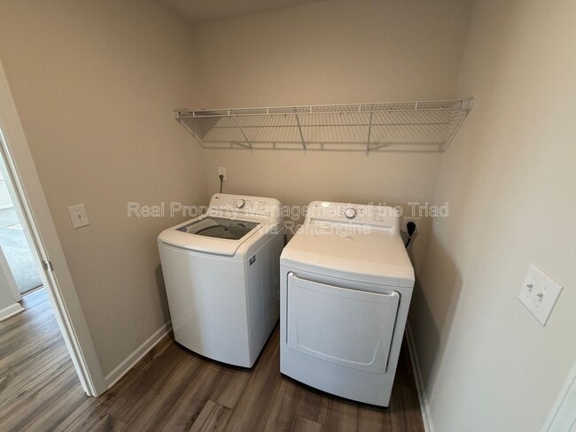 Building Photo - 329 Kingscote Wy